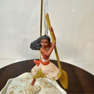 Hallmark Disney Moana Christmas Ornament – Canoe Paddle Pose